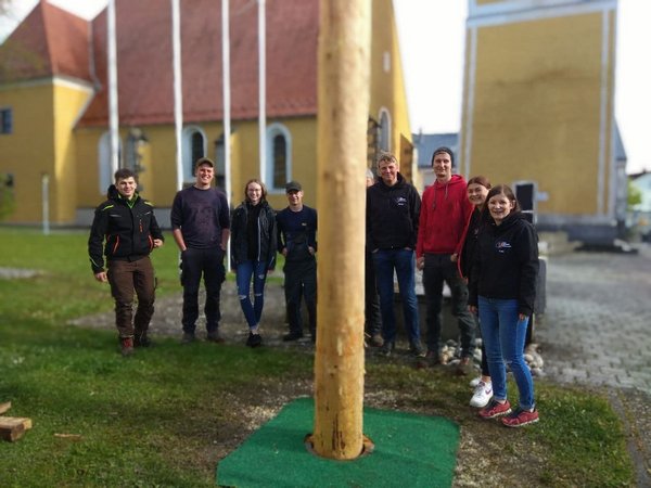 Landjugend Ottensheim-Puchenau als "Maibaumdiebe"